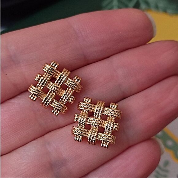#21 Gold/925 Woven Stud Post Earrings - Picture 3 of 6